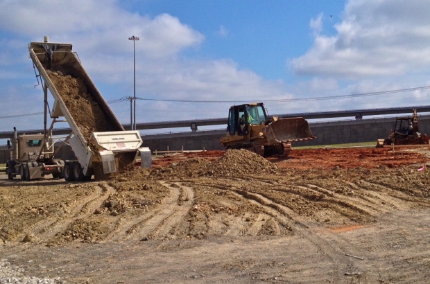 Quaker Steak &amp; Lube going up at Legends Crossing