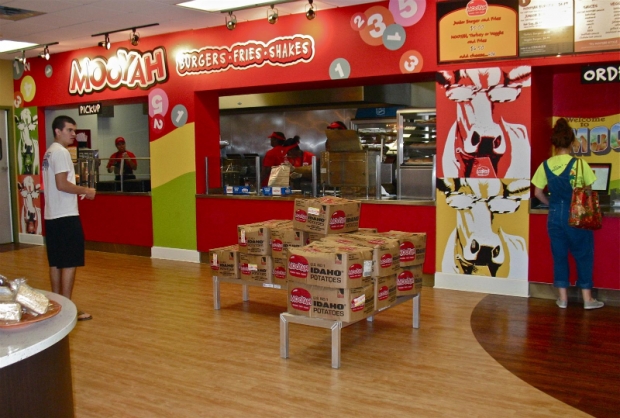 Mooyah burger on BU campus: more fun than cow tipping