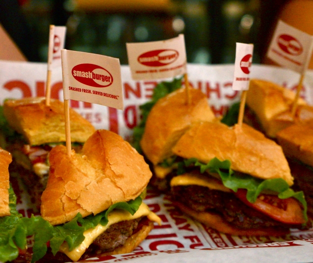 Smashburger preview creates buzz, delights taste buds