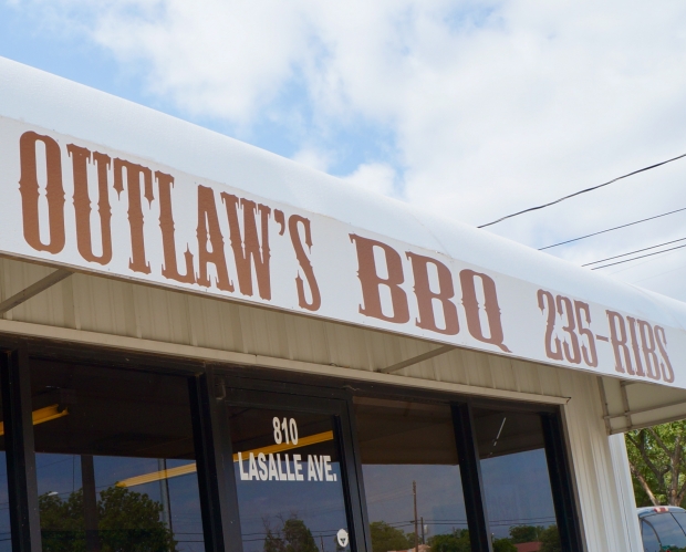 Outlaw&#039;s BBQ prepares to invade La Salle